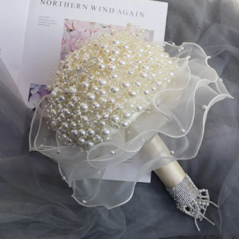 Baby Products Photoshoot - Bruidsboeket parel kristal diamant trouwfotostudio bruiloft