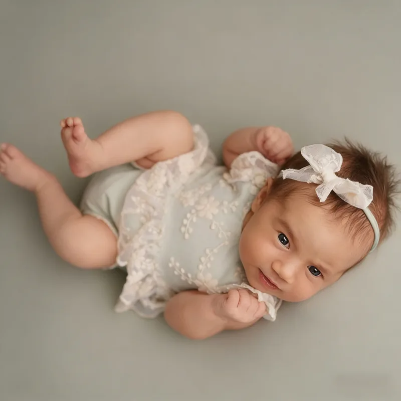 Grillige pasgeboren babymeisje - Baby Products Website recensie en prijs